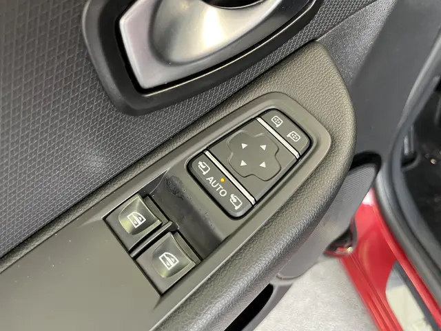 Renault Clio Estate 0.9 TCe Limited 2017 Benzine 29