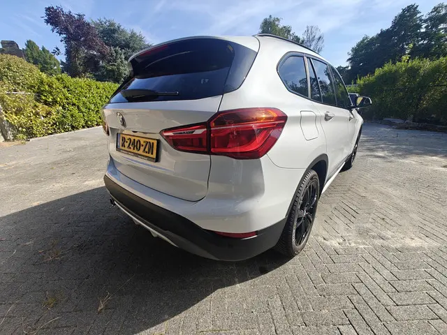 BMW X1 SDrive18i High Executive 2019 Benzine 8