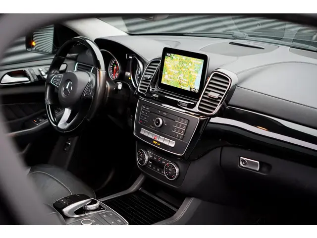 Mercedes-Benz GLE 2
