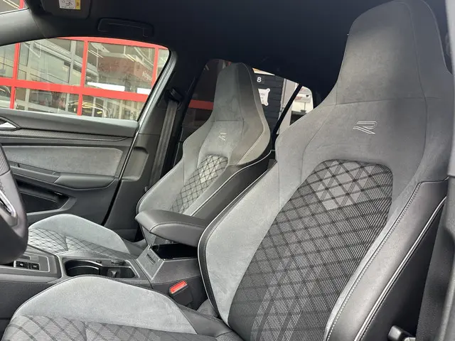 Volkswagen Golf 1.5 eTSI R-Line 2021 Hybride Benzine 13