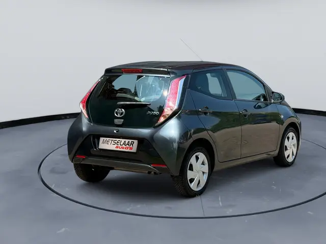 Toyota Aygo 1.0 VVT-i x-play AUTOMAAT 2016 Benzine 4