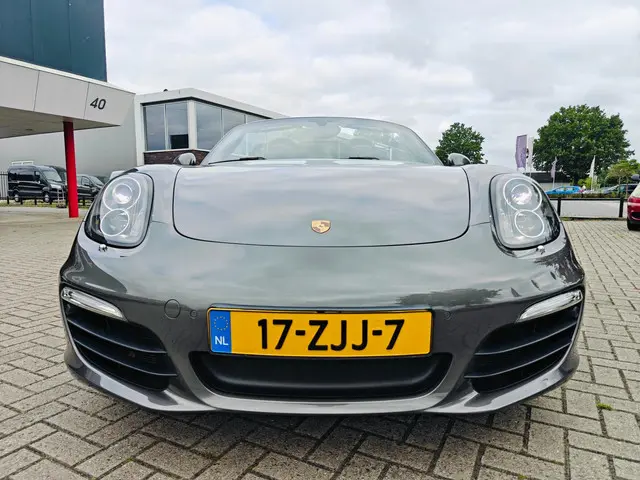 Porsche Boxster 2