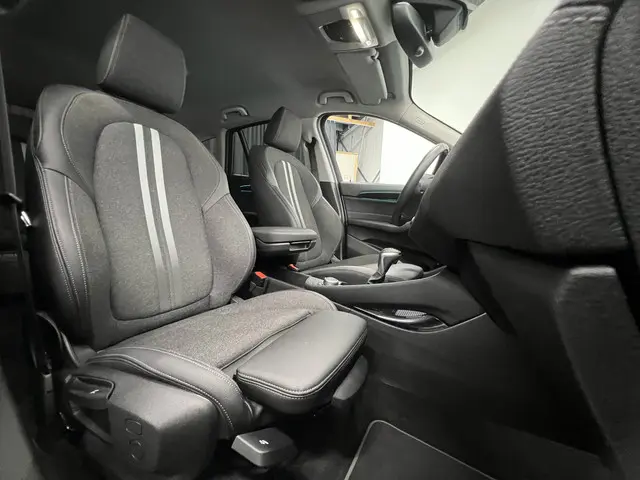 BMW X1 xDrive25e 2022 Hybride Benzine 33