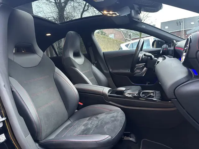 Mercedes-Benz CLA 250 e AMG Line 2022 Hybride Benzine 13