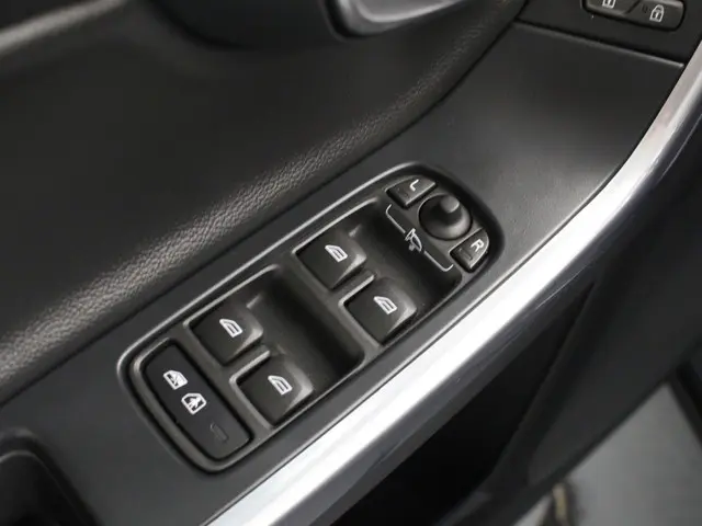 Volvo V60 2.4 D6 Twin Engine Summum 2015 Hybride Diesel 24