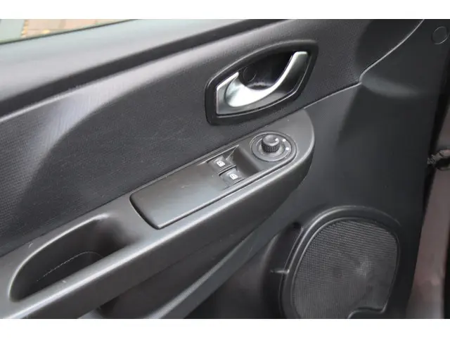 Renault Clio 0.9 TCe Expression 2015 Benzine 13