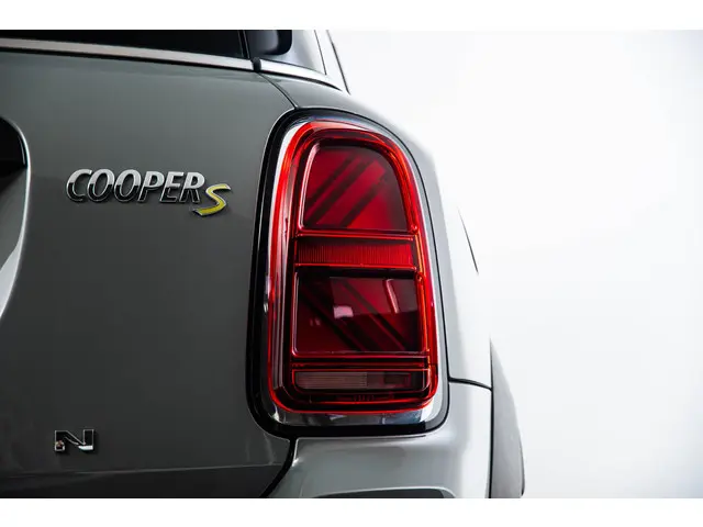 MINI Countryman Cooper SE ALL4 2022 Hybride Benzine 29