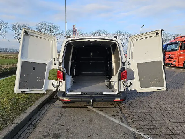 Volkswagen Transporter 2.0 TDI 2020 Diesel 12