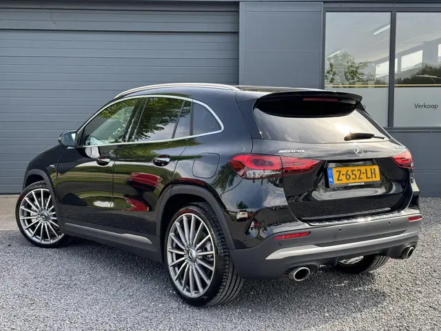 Mercedes-Benz GLA AMG 35 4MATIC 2021 Benzine 4
