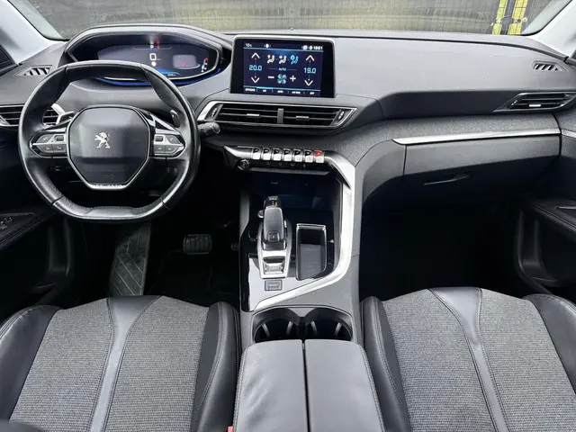 Peugeot 3008 1.2 PureTech Allure 2017 Benzine 24