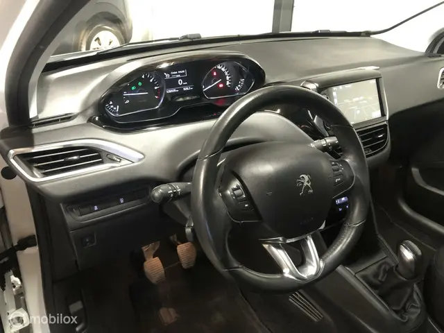 Peugeot 208 1.2 PureTech Blue Lease Premium 2015 Benzine 9