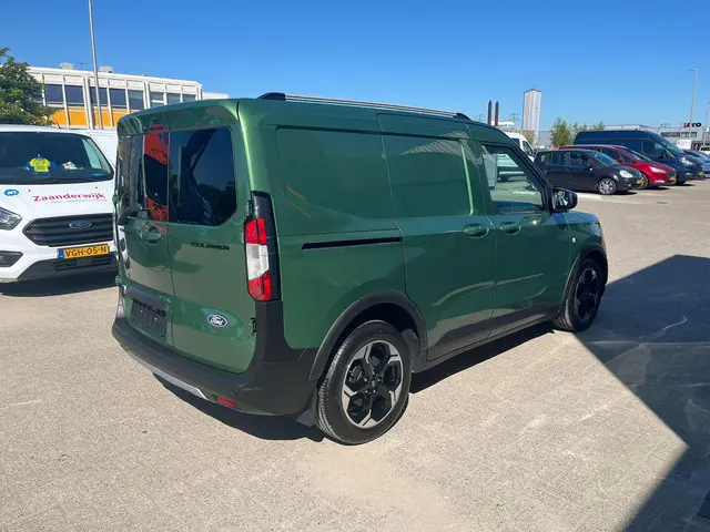 Ford Transit Courier 1.0 EcoBoost Active 2024 Benzine 6