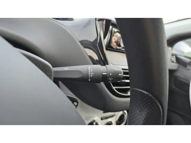 Peugeot 208 1.0 VTi LIKE 2014 Benzine 20