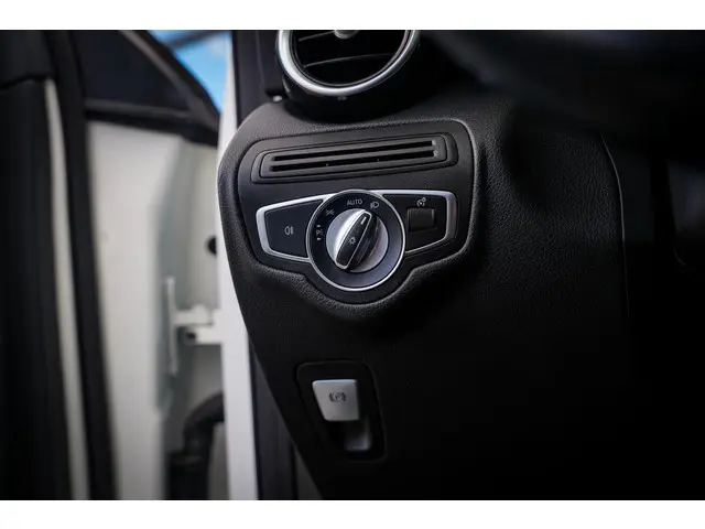 Mercedes-Benz GLC 300e 4MATIC 2022 Hybride Benzine 22