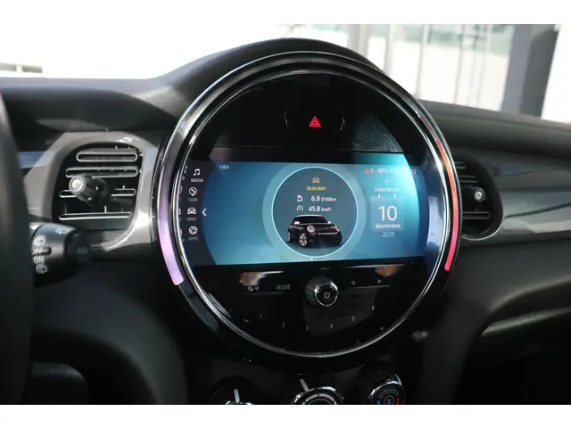 MINI 5-Deurs One Essential 2021 Benzine 10