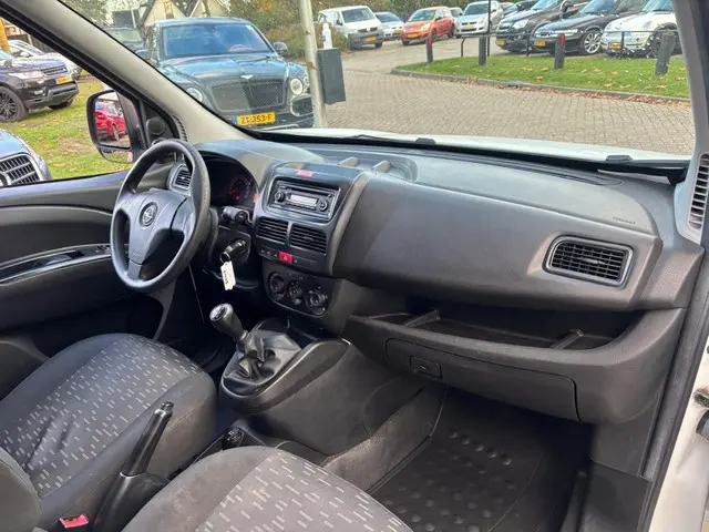 Opel Combo 1.3 CDTi L2H1 Wit Lang 2018 2018 Diesel 10