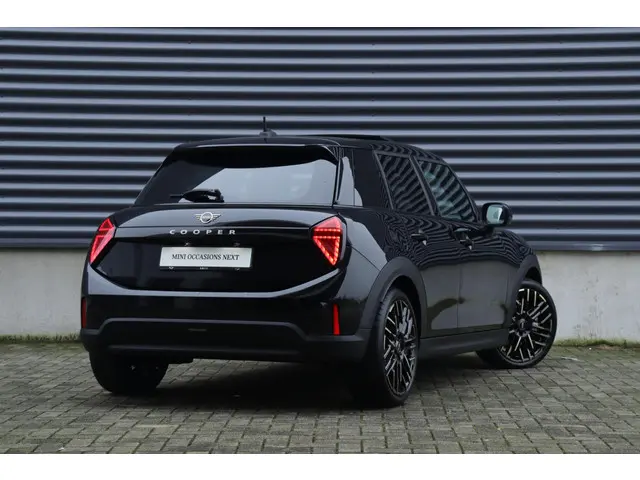 MINI 5-Deurs Cooper C 2024 Benzine 2