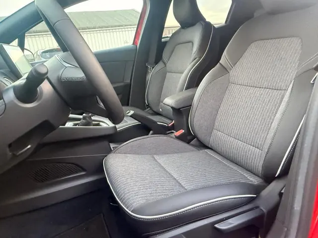 Mitsubishi Colt 1.0T MT Instyle 2024 Benzine 9