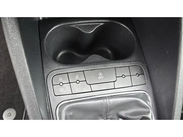 SEAT Ibiza ST 1.0 EcoTSI Style Connect 2015 Benzine 32
