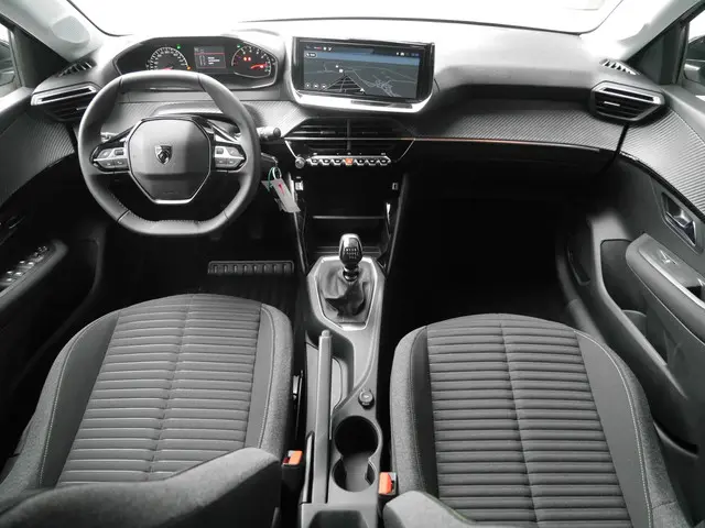 Peugeot 208 1.2 PureTech 100 Active 2024 Benzine 7