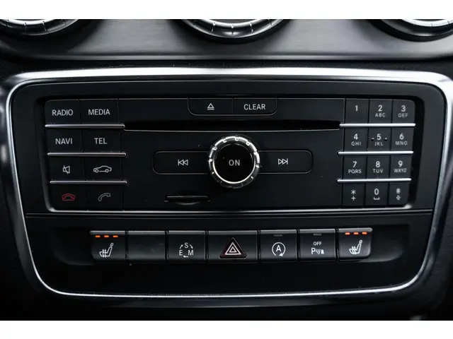 Mercedes-Benz CLA 180 AMG 2015 Benzine 28
