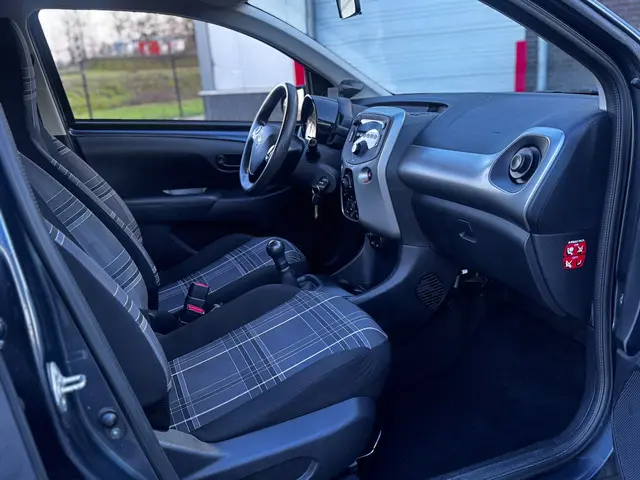 Peugeot 108 1.0 e-VTi Blue Lion+Airco+BT+NAP 2017 Benzine 13