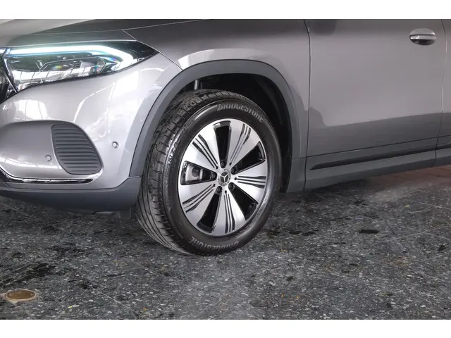 Mercedes-Benz EQA 250 Business 67 kWh 2022 Elektrisch 27