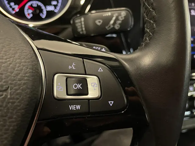 Volkswagen Touran 1.5 TSI DSG Highline 2020 Benzine 21