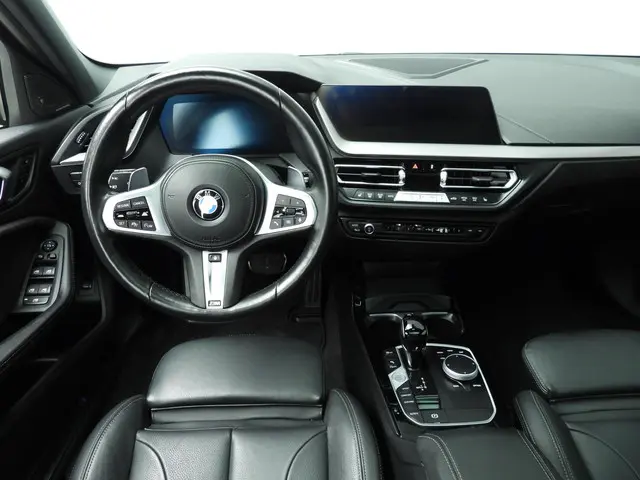 BMW 1 Serie 5-deurs M135i xDrive 2023 Benzine 10
