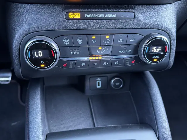 Ford Focus 1.0 ECOBOOST ST LINE BUSINESS 2019 Benzine 23