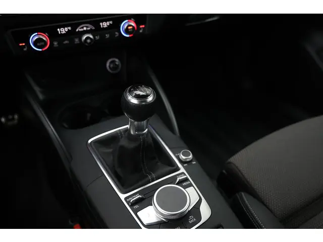 Audi A3 Limousine 30 TFSI 3x S-line 2020 Benzine 32