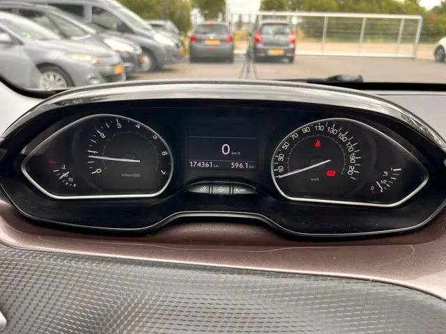 Peugeot 2008 1.2 VTi Active 2013 Benzine 14