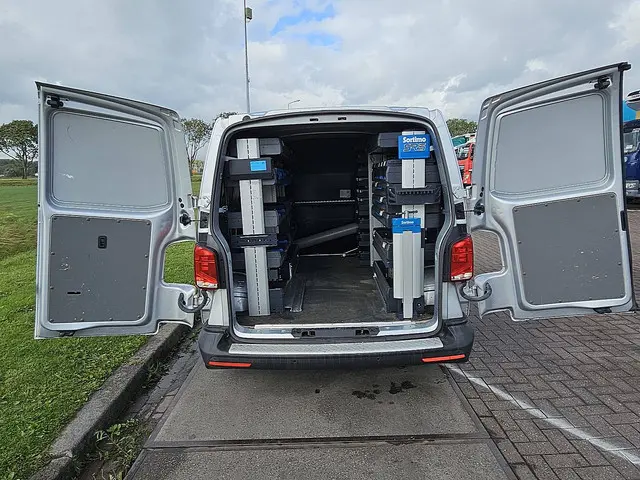 Volkswagen Transporter 2.0 TDI 2021 Diesel 10
