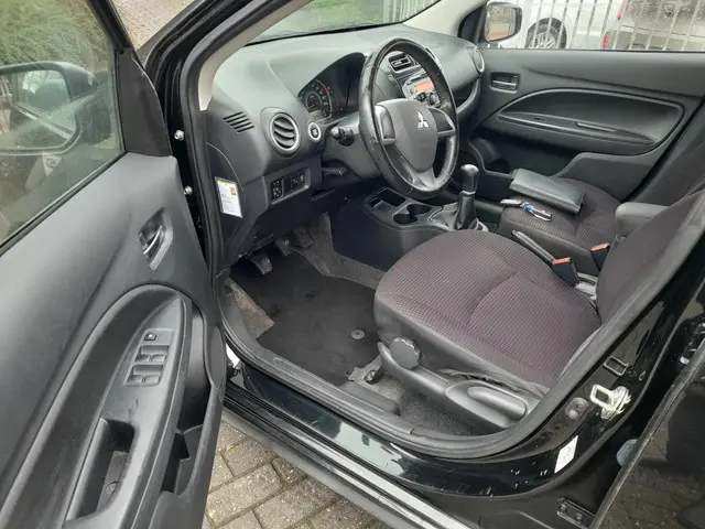 Mitsubishi Space Star 1.0 Intense 2013 Benzine 3