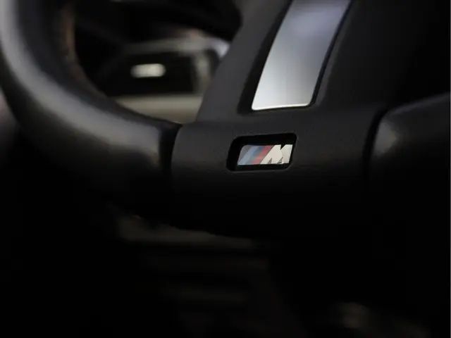 BMW 2 Serie Cabrio 220i High Executive 2021 Benzine 62