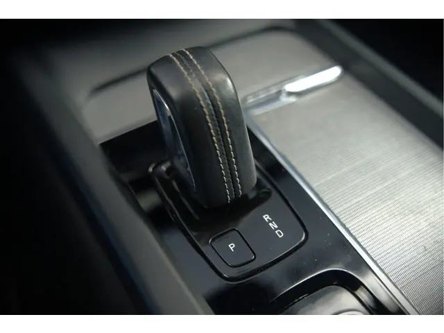Volvo V60 2.0 B3 R-Design 2020 Hybride Benzine 57