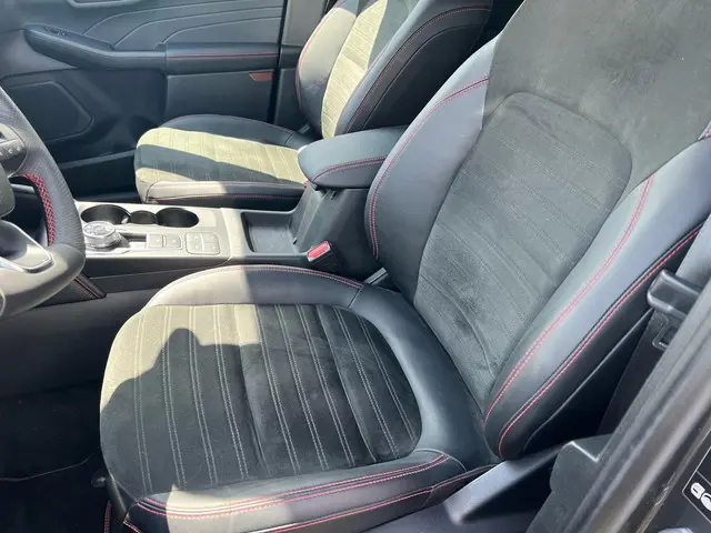 Ford Kuga 2.5 PHEV ST-Line X 2023 Hybride Benzine 9