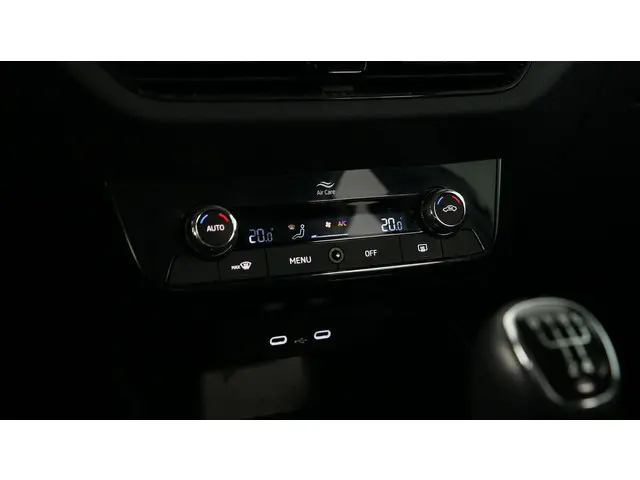 Škoda Fabia 1.0 MPI 80pk Ambition 2023 Benzine 31