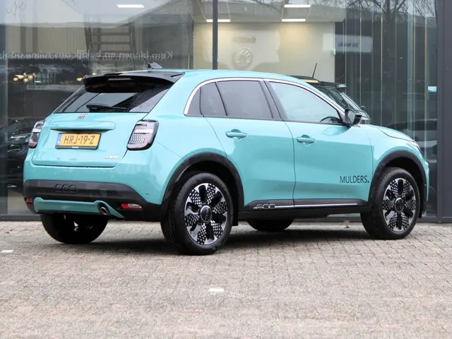 Fiat 600 1.2 Hybrid La Prima 2025 Benzine 6