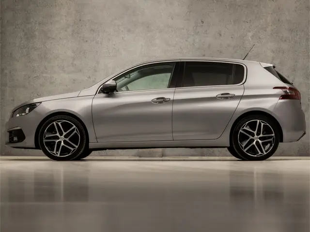 Peugeot 308 1.2 PureTech Sport 2018 Benzine 2