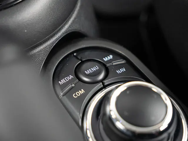 MINI 5-Deurs One Business Edition 2021 Benzine 24