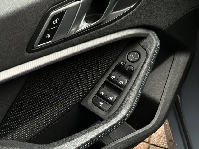 BMW 1 Serie 120d High Executive 2020 Diesel 16