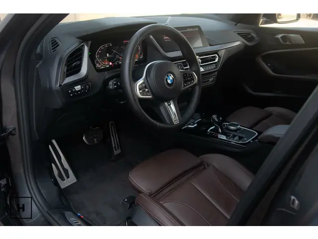 BMW 1 Serie 118i M-Sport | Pano | Leer 2021 Benzine 32
