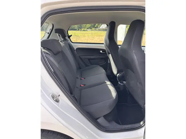 Volkswagen up! 1.0 BMT move up! 2019 Benzine 16