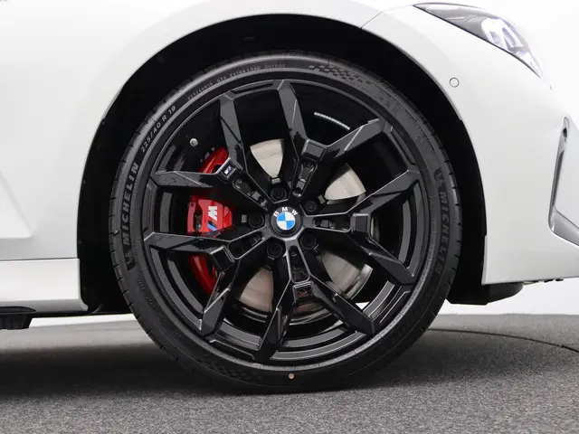 BMW 3 Serie Touring 330e 2024 Hybride Benzine 23
