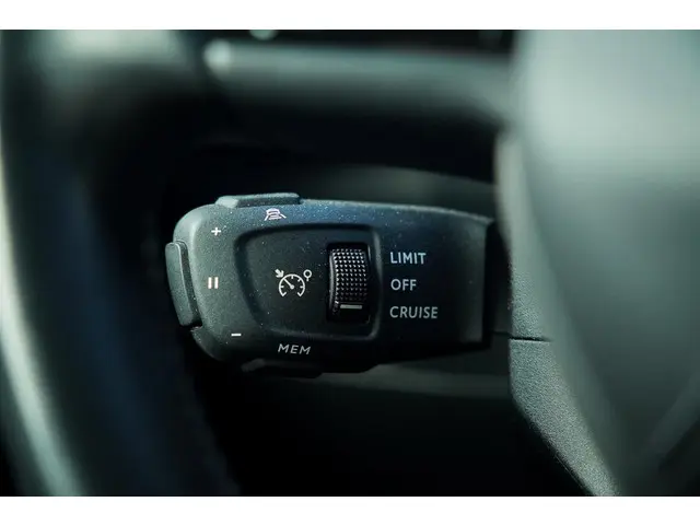 DS DS 3 Crossback 1.2 PureTech Grand Chic 2021 Benzine 28