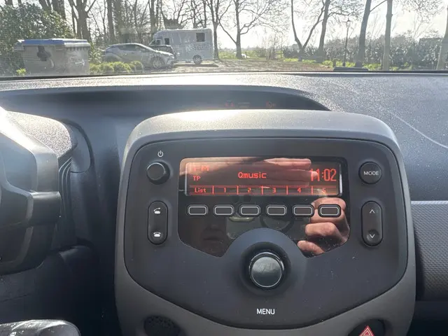 Peugeot 108 1.0 e-VTi Active 2021 Benzine 16