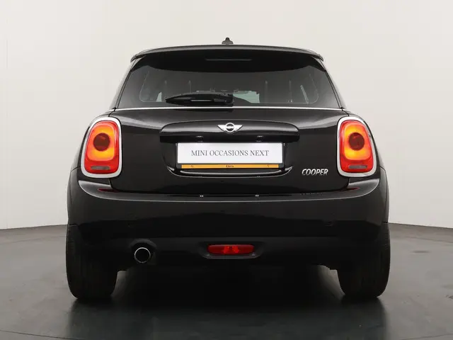 MINI Cooper Business 2018 Benzine 9