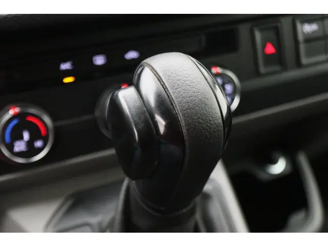 Volkswagen Transporter 2.0 TDI DSG L1H1 2022 Diesel 46