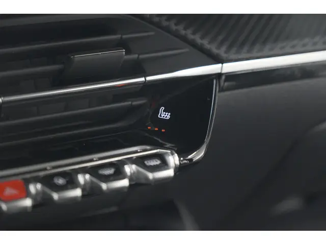 Peugeot 2008 PureTech 130 Allure 2020 Benzine 45